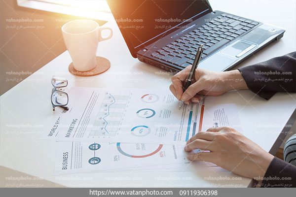عکس امضا کردن قرار داد