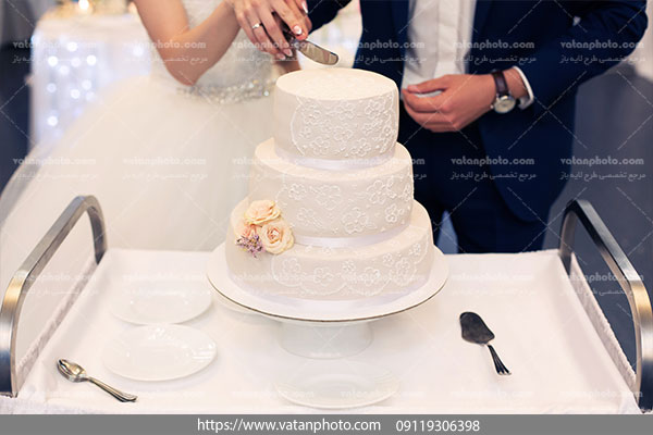 عکس برش کیک عروس و داماد