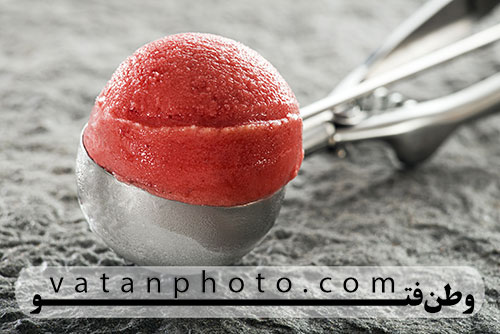 عکس استوک اسکوپ بستنی توت فرنگی