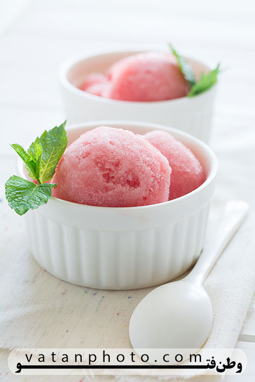 دانلود عکس اسکوپ بستنی هندوانه یخ زده